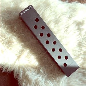 Mac lipstick display